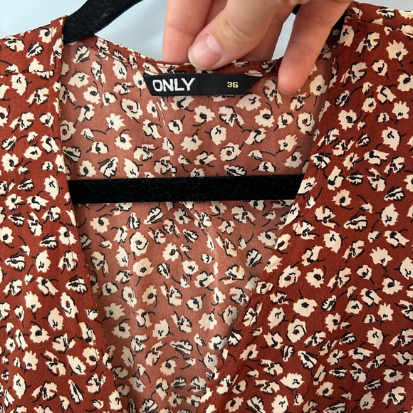 Floral wrap midi dress - Picture 3 of 6